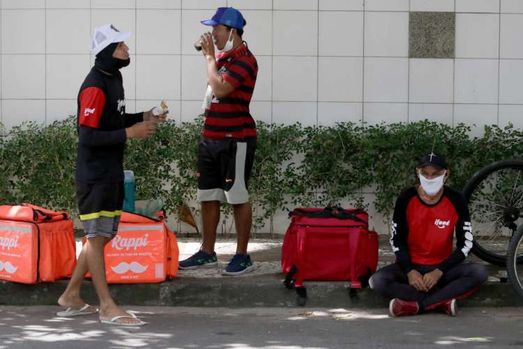 No Brasil, 52% dos entregadores por aplicativo estão trabalhando nos sete dias da semana neste período de pandemia, segundo pesquisa