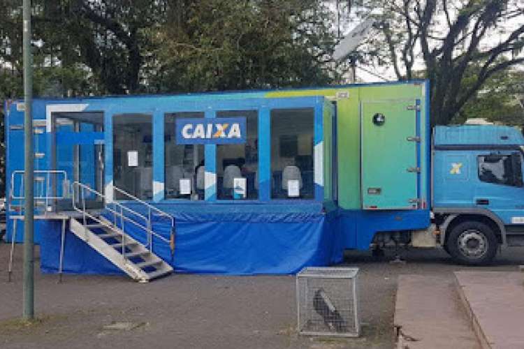 Caminhão de atendimento da Caixa