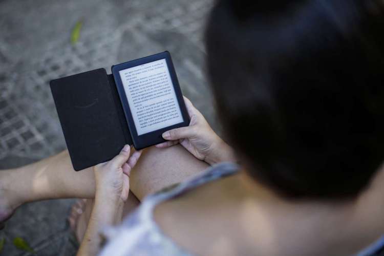 O Kindle é o leitor de livros digitais da Amazon e está com descontos do Prime Day