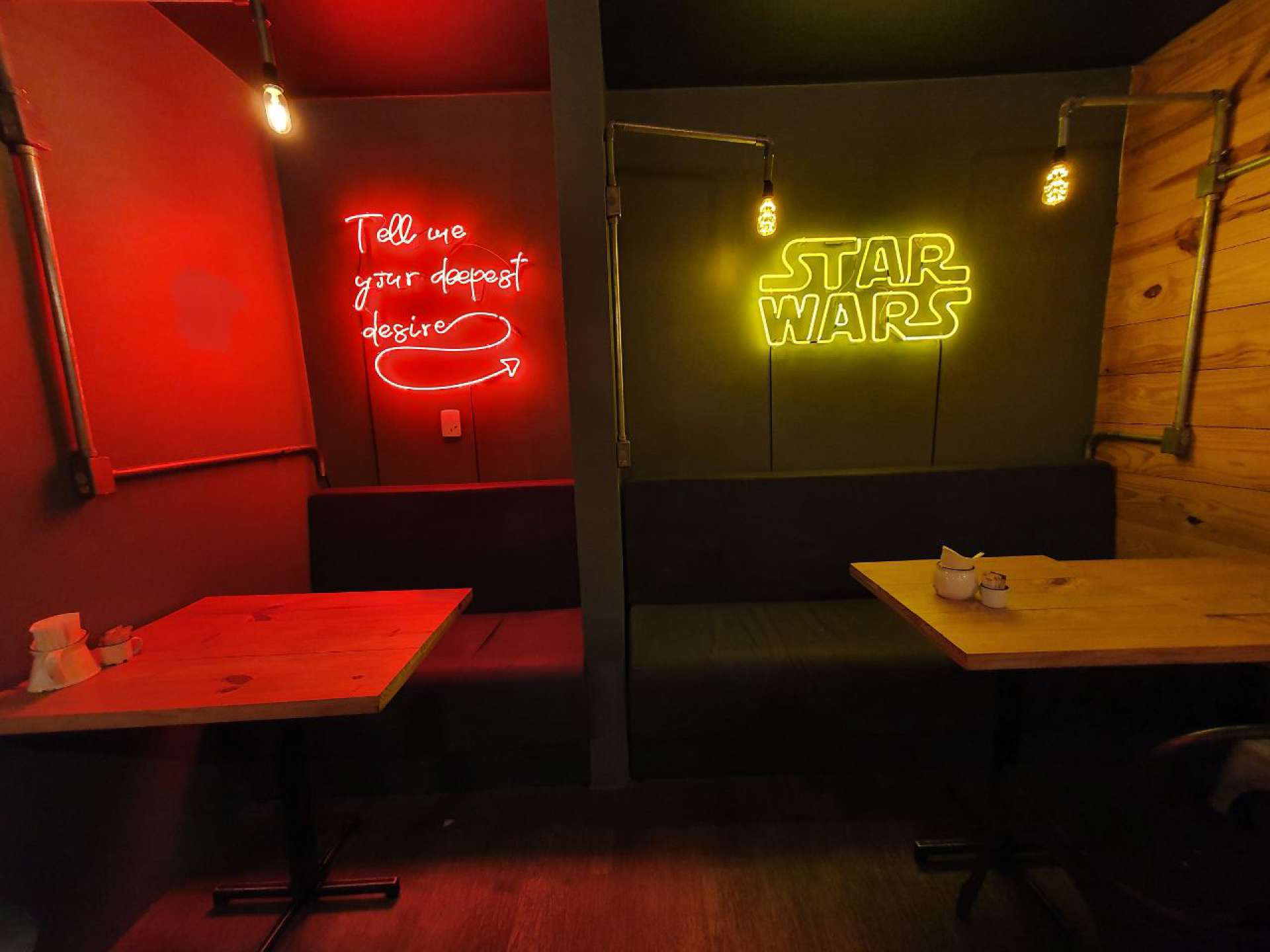 O espaço conta com área dedicada a clássicos como Friends e Star Wars (Foto: divulgação )