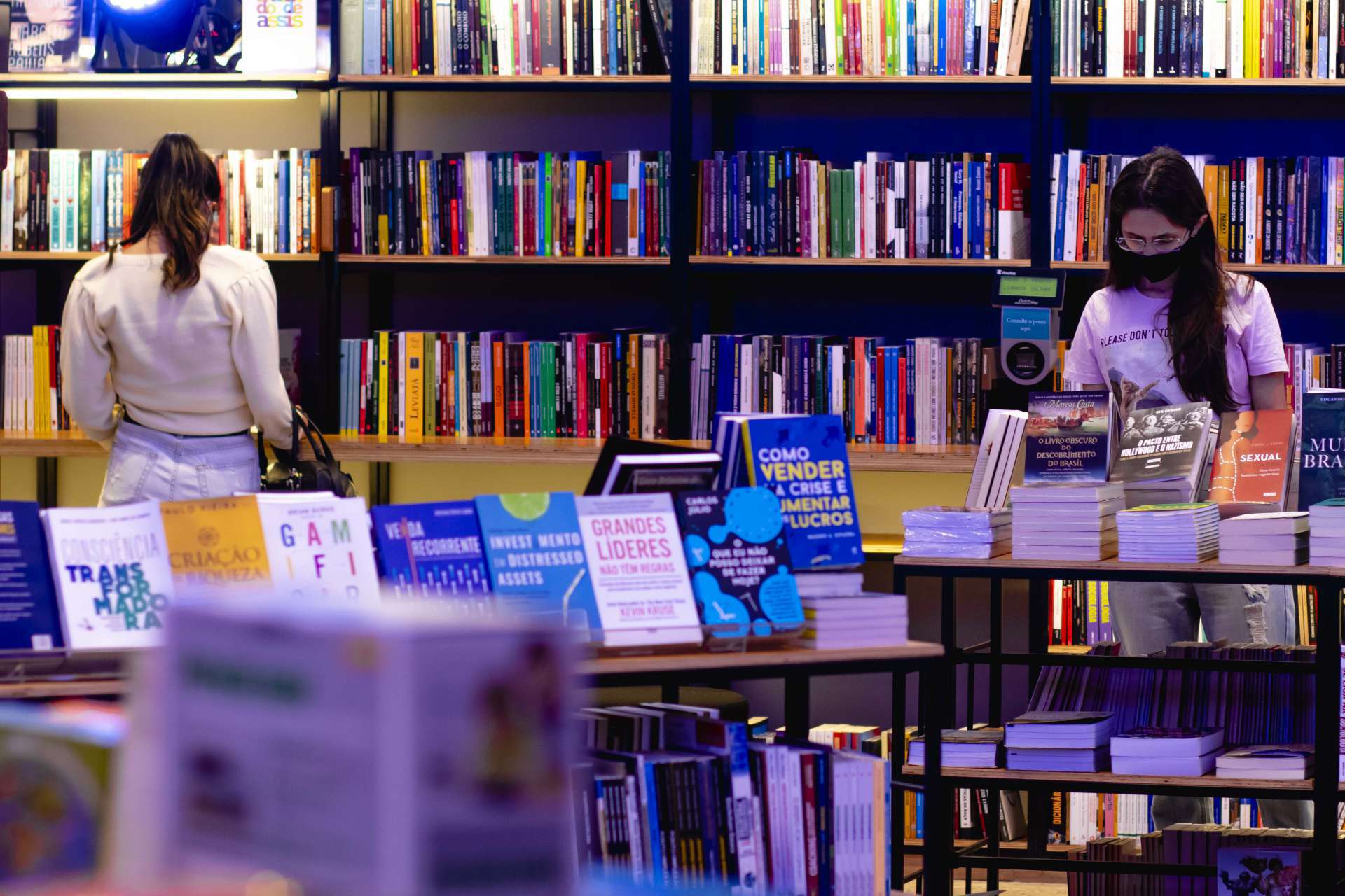 Lei busca dar mais competitividade às livrarias físicas, mas enfrenta críticas de inibir ainda mais o hábito de leitura (Foto: Aurelio Alves/ O POVO)