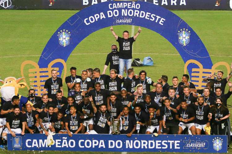 Elenco     Goleiros: Fernando Prass, Diogo Silva, Richard    Zagueiros: Luiz Otávio, Tiago Pagnussat, Klaus, Eduardo Brock e Gabriel Lacerda Laterais: Samuel Xavier, Eduardo, Bruno Pacheco, Kelvyn e Alyson    Volantes: William Oliveira, Ricardinho, Charles, Fabinho e Marthã 
Meias: Vina, Juninho Quixadá, Wescley, Felipe Silva e Fernando Sobral    Atacantes: Bergson, Cléber, Cristiano, Vitor Jacaré, Leandro Carvalho, Léo Chú, Lima, Mateus Gonçalves, Rafael Sobis, Rick, Rodrigão e Rogério

Comissão técnica     Técnico: Guto Ferreira    Auxiliares: Daniel Azambuja, André Luis dos Santos, Alexandre Faganello    Análise de desempenho: Alcino Rodrigues, Arthur Souza de Vito    Preparadores físicos: Eduardo Balalai, Roberto Farias, Waldir Nogueira    Fisiologistas: Paulo Araújo, Giovanni Ramirez Preparadores de goleiros: Evaldo Santana, Handerson Santos    Nutricionistas: Camila Mazetto, Walter César Médicos: Gustavo Pires, Joaquim Garcia, Leandro Rêgo, Daniel Gomes, Pedro Guilme    Fisioterapeutas: Wellington Alencar, João Paulo, Adolfo Bernardo, Rodrigo Oliveira    Dentista: Antônio Teixeira Massagistas: Orlando Silva, Anacleto Pires, Francisco Soares    Radiologista: Abaeté Neto    Roupeiros: Júlio Abreu, André Marcelino    Auxiliar Operacional: Cleuton Alves Dantas, Antônio Carlos Bassalo
