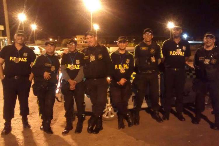 Evangélicos vestidos como policiais são suspeitos de internar dependentes químicos à força no DF, denuncia jornal