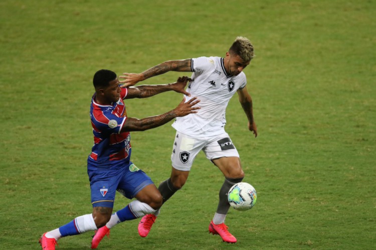 Botafogo e Fortaleza se enfrentam pela Série A do Brasileirão 2022 hoje, 15; onde assistir ao vivo e horário do jogo. 