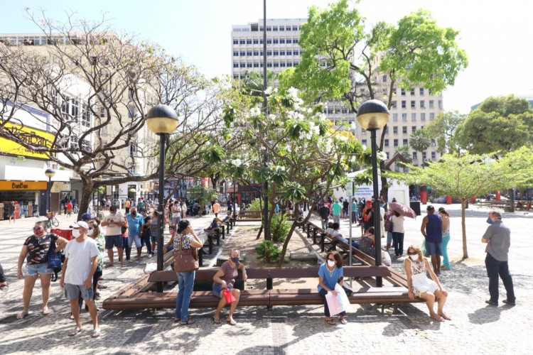 Fila em Centro de Testagem para Covid-19 na Praça do Ferreira