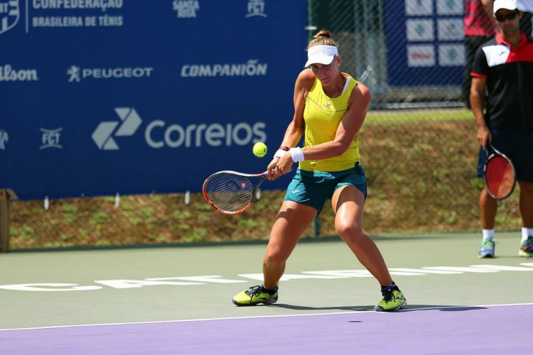 A brasileira Beatriz Haddad, ao lado da cazaque Anna Danilina, se classificou para a final do torneio de duplas do Aberto da Austrália.