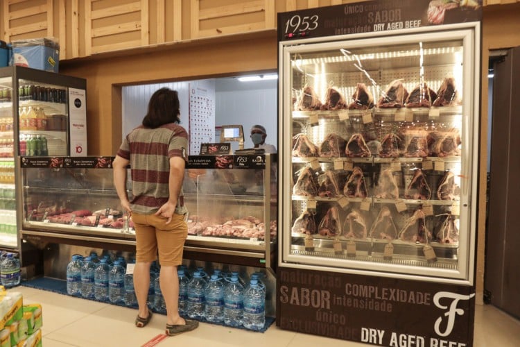 Carne foi o produto que mais teve o preço elevado em Fortaleza no mês de outubro 