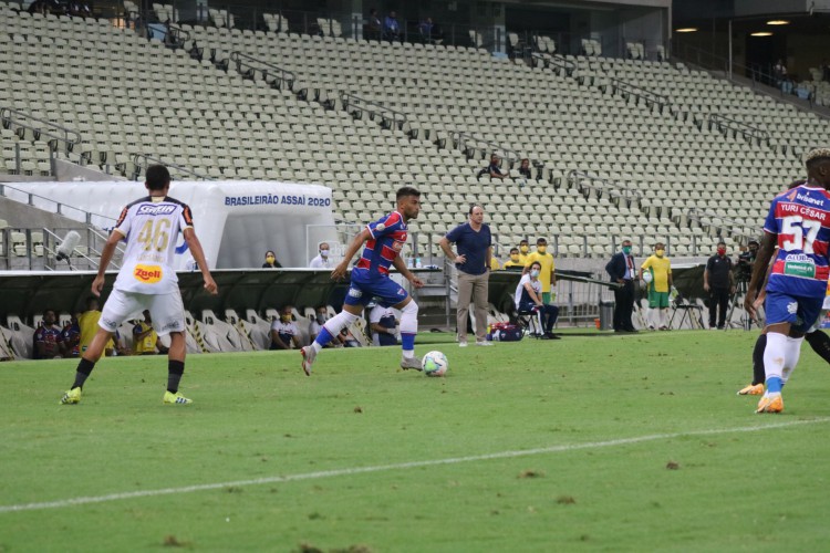 Ronald, volante do Fortaleza, surge como sombra da dupla Juninho/Felipe
