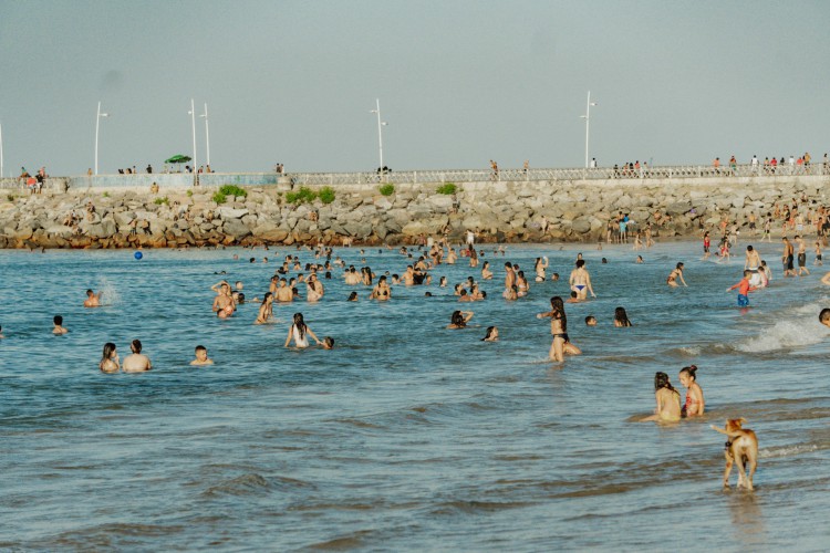 Fortaleza - ce , Brasil, 12-10/2020: No feriado de 12 de outubro fortalezenses foram às prais. A praia 