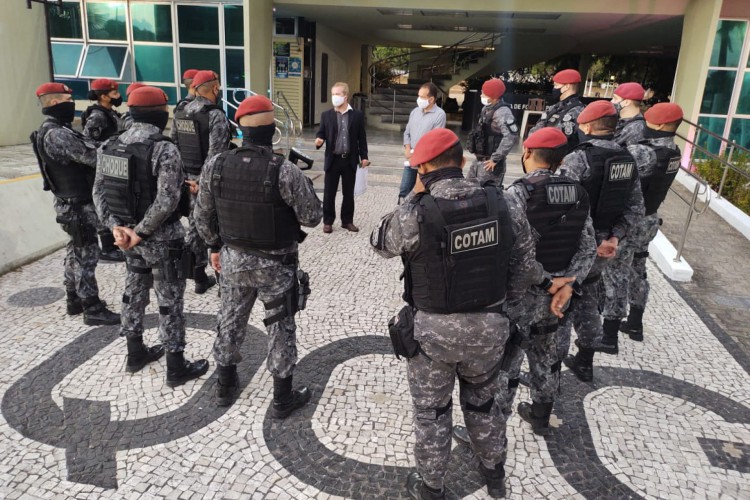 POLICIAIS que atuaram no cumprimento dos mandados da segunda fase da Operação Gênesis