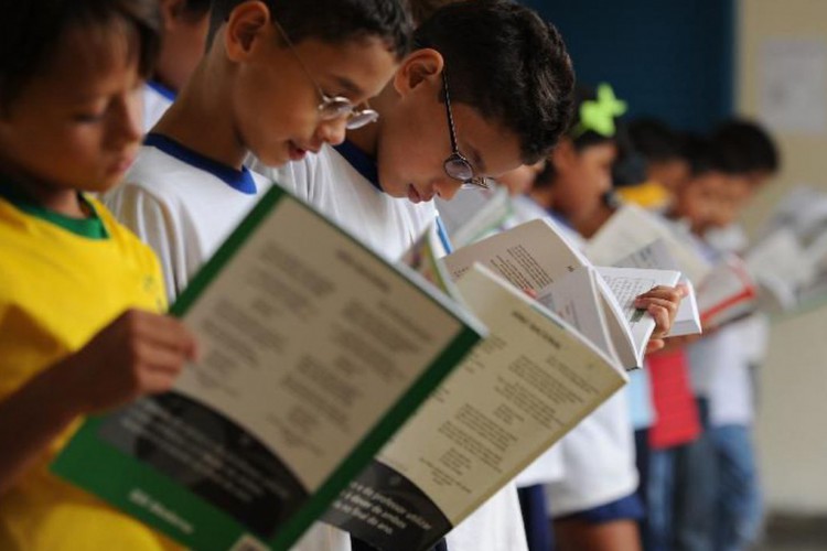 Correios e MEC preparam a entrega de 197 milhões de livros didáticos 