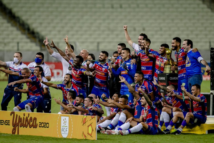 FORTALEZA, CE, BRASIL, 21.10.2020: Taça do Campeonato Cearense 2020. Comemoração de Campeão do Cearense 2020. Fortaleza x Ceará na Arena Castelão, Final do Campeonato Cearense, jogo 2. Em época de COVID-19.  (Foto:/ Aurelio Alves/ O POVO).