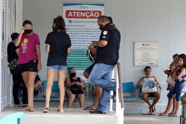 FORTALEZA, CE, BRASIL, 23.10.2020: UPA do bairro Vila Velha. Situação nas UPAS e hospitais com o aumento de casos de Covid