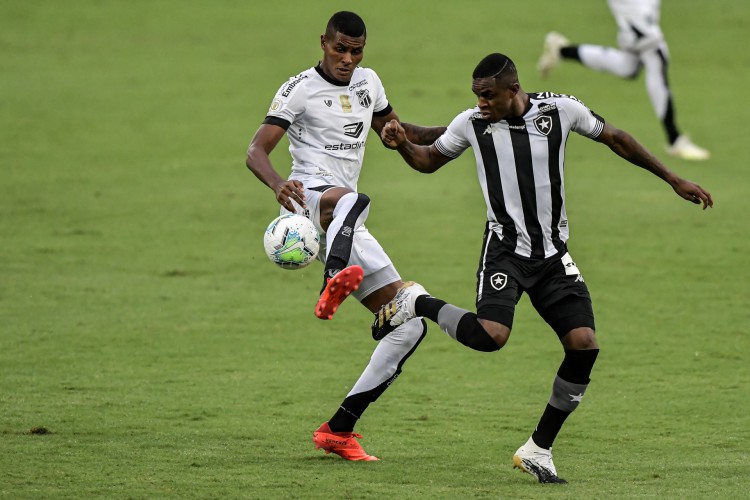 Botafogo e Ceará se enfrentam pelo Brasileirão Série A 2022 hoje, 6; onde assistir ao vivo e horário do jogo.