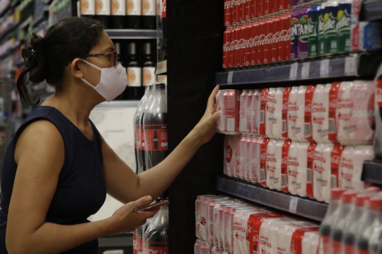 Projeto de Lei cria novo imposto de 20% no preço dos refrigerantes e bebidas açucaradas produzidas e vendidas no Brasil em combate à obesidade e diabetes infantil; entenda medida 