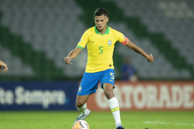 Seleção: Bruno Guimarães, do Lyon, jogando pela seleção brasileira