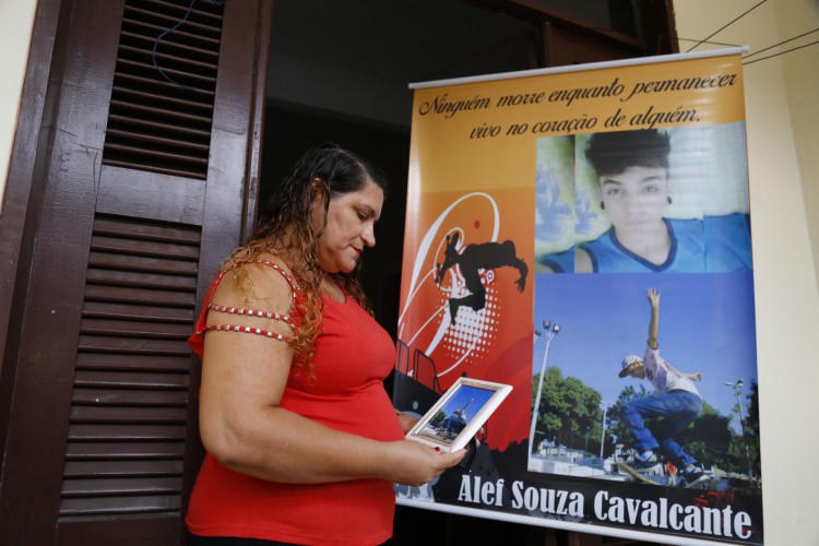 EDNA CARLA Souza Cavalcante transformou a dor pelo assassinato do filho Álef em luta