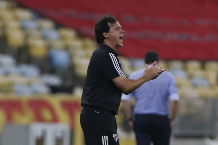 Técnico Fernando Diniz se exalta e acaba proferindo ofensas a tchê tchê, na partida contra o Bragantino