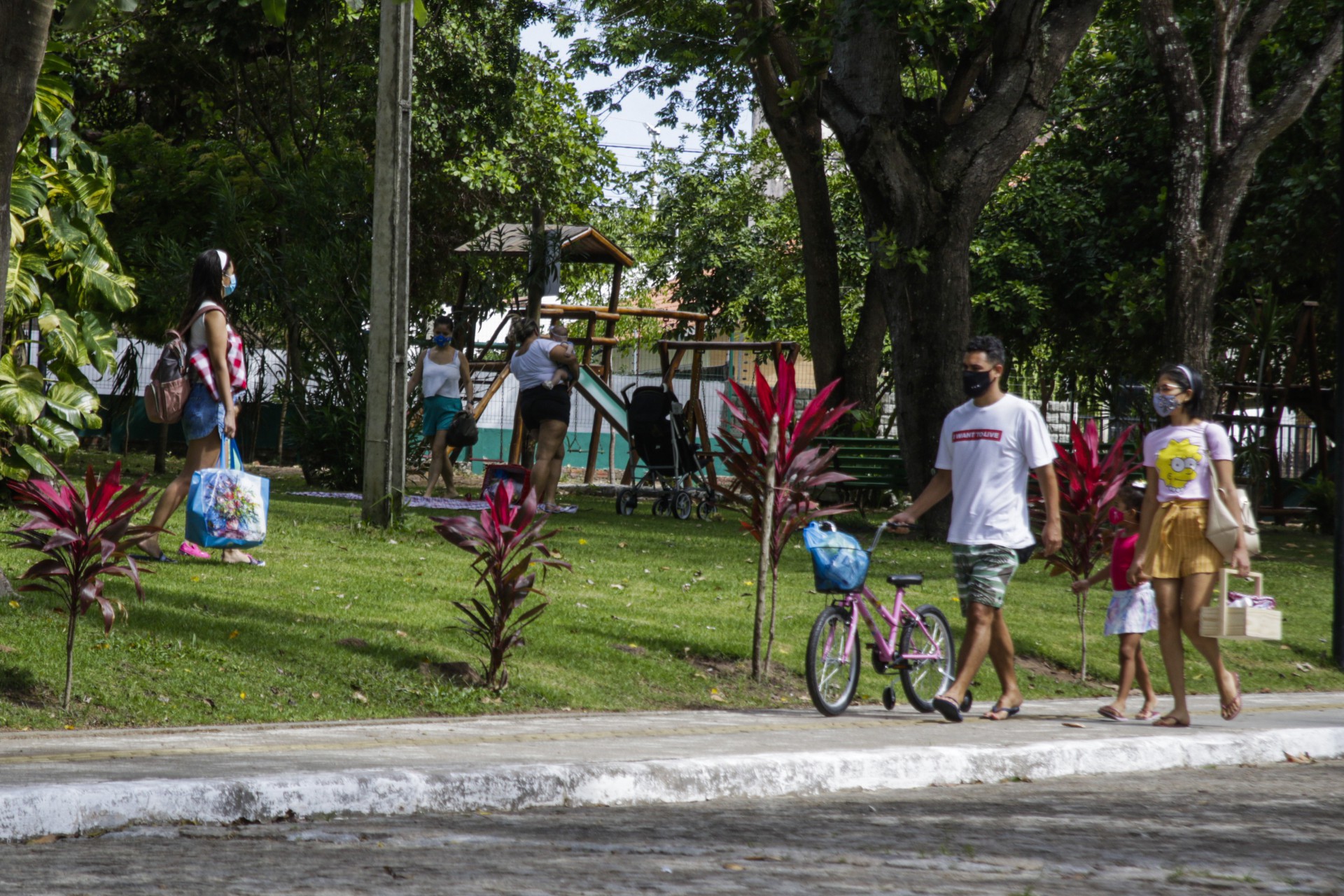 Movimentação no Parque Adahil Barreto. Quatro décadas transcorridas da inauguração do Parque (Foto: Thais Mesquita)