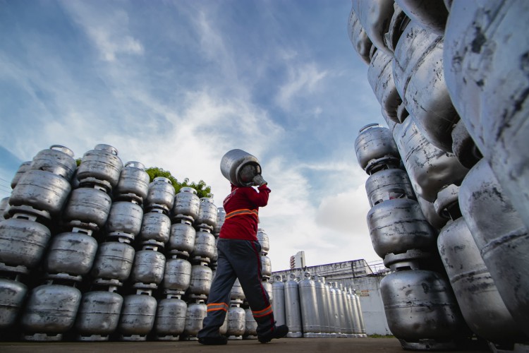 De acordo com a Petrobras, preço do gás de cozinha para o consumidor final deve ficar abaixo dos R$ 100