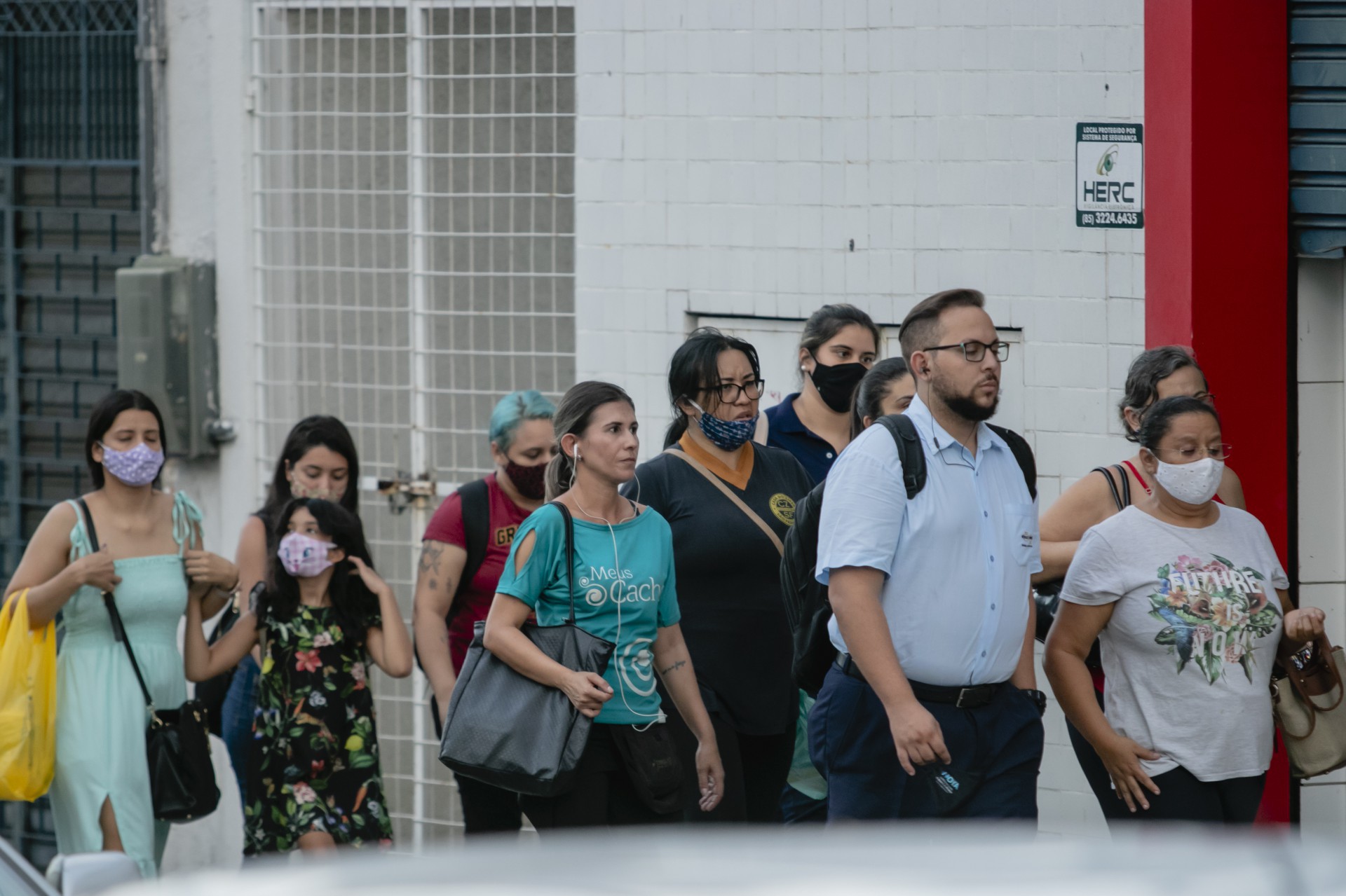 ￼MOVIMENTO no Centro 
da Capital em 
meio à pandemia (Foto: Aurelio Alves)