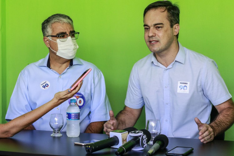 FORTALEZA, CE, BRASIL, 29-11-2020: Coletiva cedida na sede do PSC, pelo candidato Capitao Wagner (PROS), sua vice Kamila Cardoso e o Senador Eduardo Girao (PODEMOS). Fortaleza. (Foto: Barbara Moira/ O POVO)