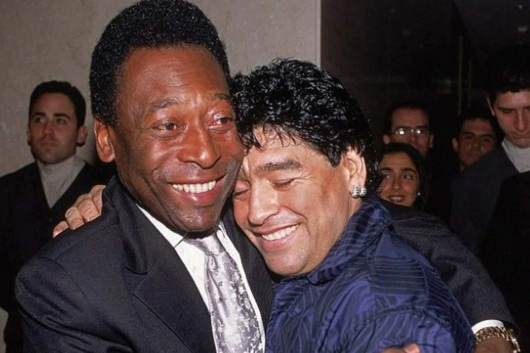 Pelé lamentou não ter tido tempo de expressar mais vezes o afeto por Maradona. "Sua partida rápida não me deixou dizer, então apenas escrevo: Eu te amo, Diego"