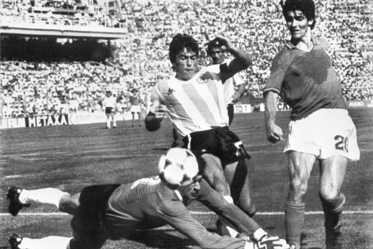 Paolo Rossi em ação pela seleção da Itália