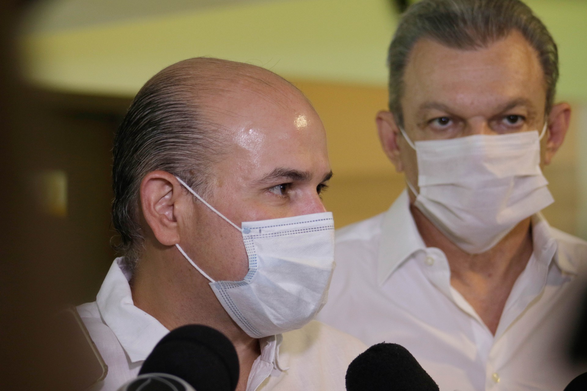 ￼Roberto Claudio e Sarto: médicos se sucedem na Prefeitura (Foto: Thais Mesquita)