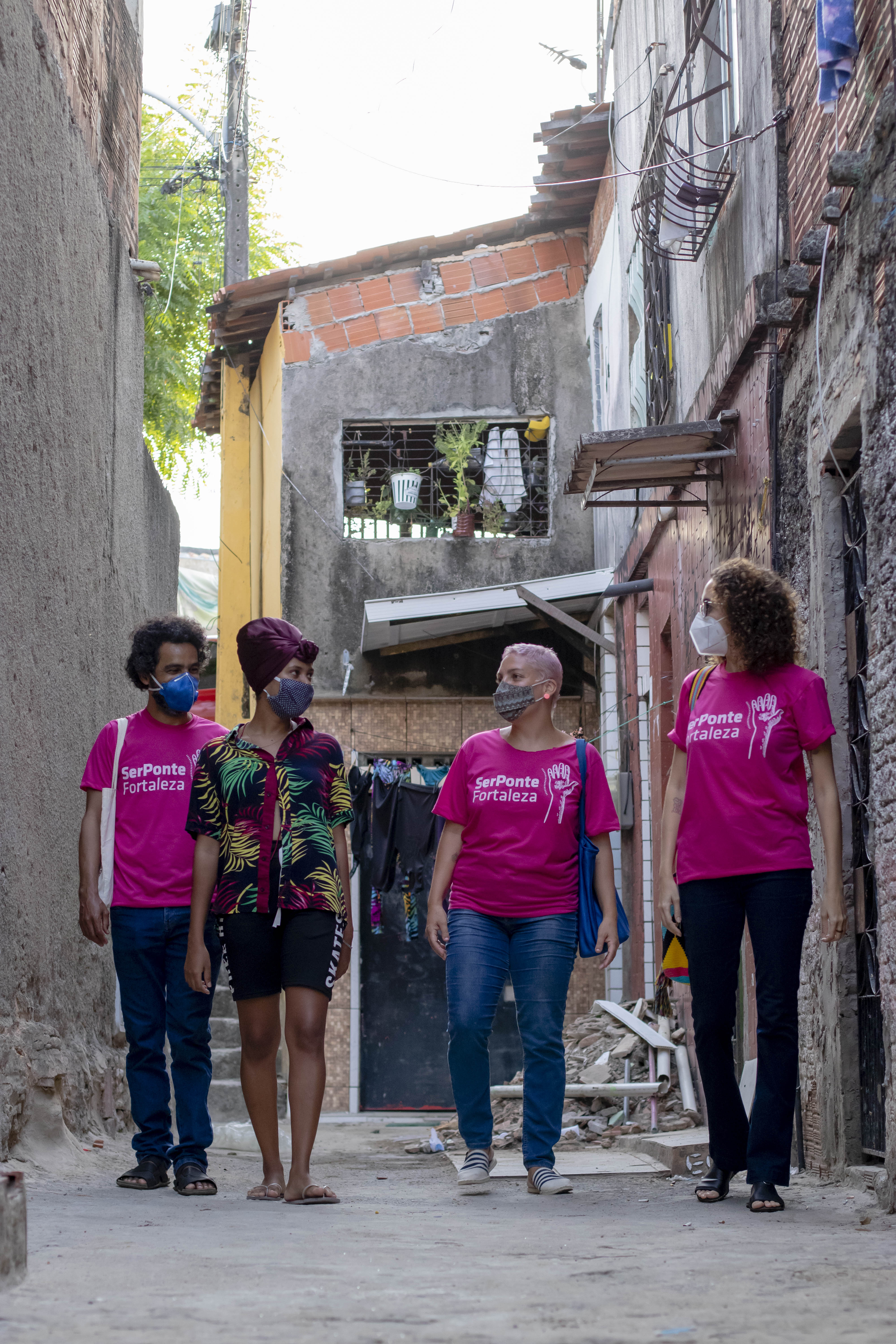 JAMIESON Simões, Lídia Raiely Borboleta, Natália Escóssia e Valéria Pinheiro, integrantes do projeto Ser Ponte
 (Foto: Aurelio Alves)