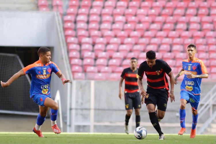 Náutico vence nos pênaltis e pega Fortaleza nas semifinais