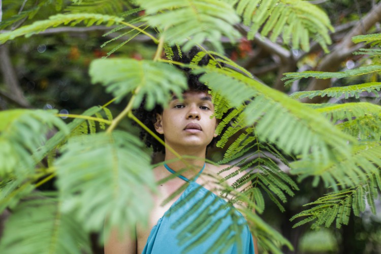 Sy Gomes é artista visual, performer, cantora, compositora, produtora cultural e historiadora