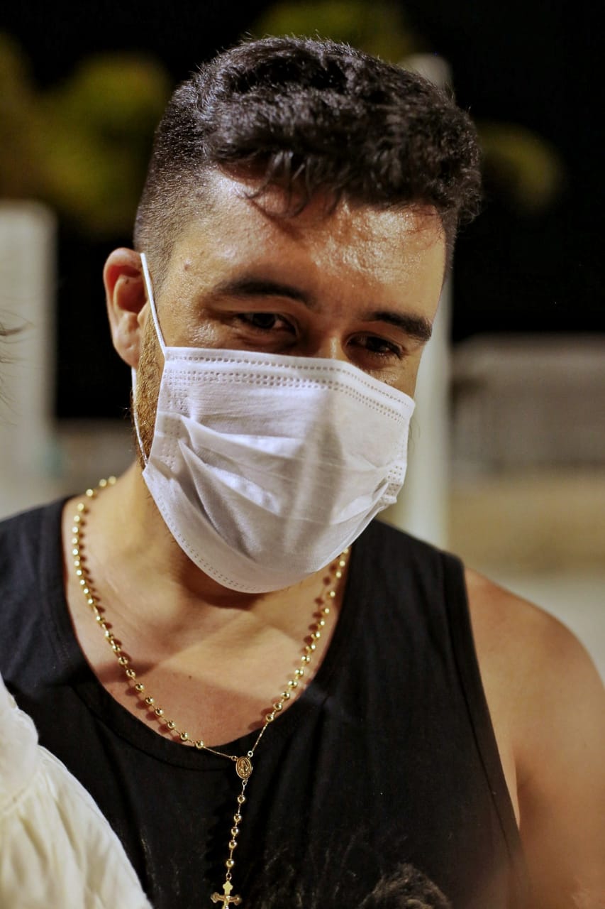 Different New Year's Eve on the Praia de Iracema embankment, with little movement due to the Covid-19 pandemic.  In the photo, businessman Thiago Gomes, who came to spend the New Year in Fortaleza with his family.