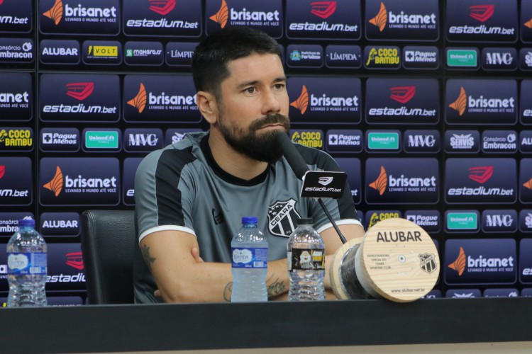 Volante Ricardinho, do Ceará, durante entrevista coletiva