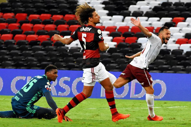 Com gol no fim, Fluminense vence Flamengo no Maracanã