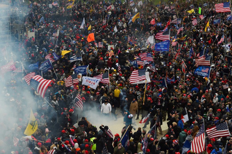 Congresso dos Estados Unidos foi invadido em janeiro de 2021 por pessoas que não aceitam o resultado eleitoral