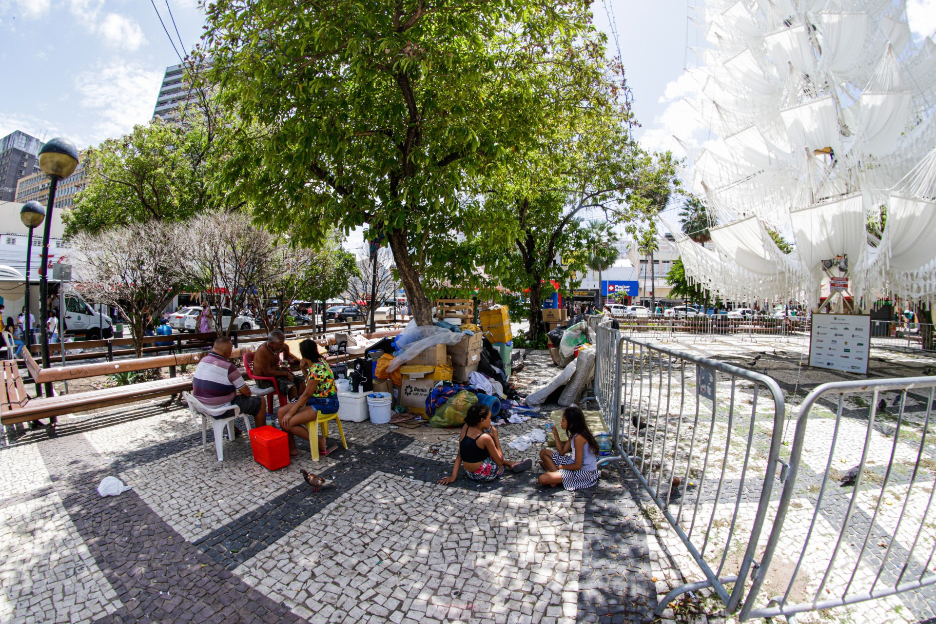 ￼RENDIMENTO dos mais pobres caiu 20% na RMF em três anos (Foto: Thais Mesquita)