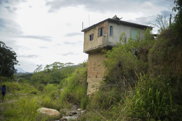 Em 12 de janeiro de 2011, o bairro Campo Grande foi arrasado por chuvas que deixaram um rastro de destruição.Cinco anos depois, a vegetação esconde o que restou de antigas casas.