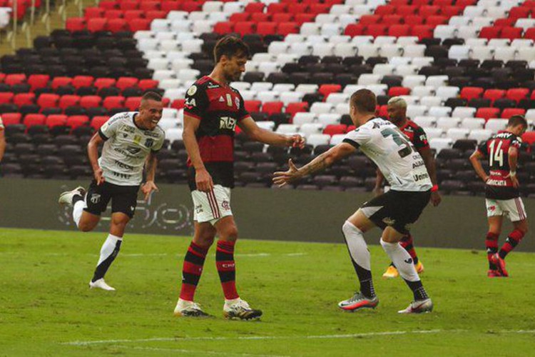 Ceará vence no Maracanã e complica Flamengo no Brasileirão