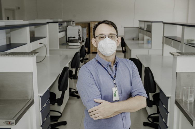 Marcos Lourenzoni, pesquisador especialista da Fiocruz que está na coordenação da implantação do Centro de Processamento Celular para CAR- T Cell no Ceará(Foto: JULIO CAESAR)