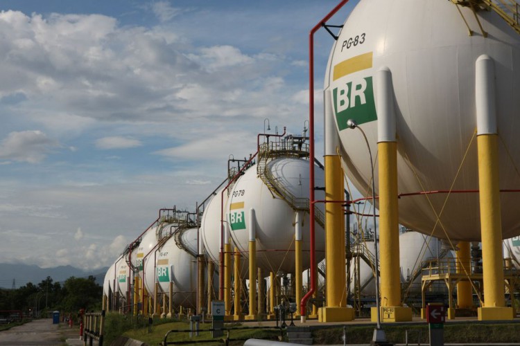 Esferas de armazenamento de Gás Liquefeito de Petróleo (GLP) da Refinaria Duque de Caxias (Reduc)