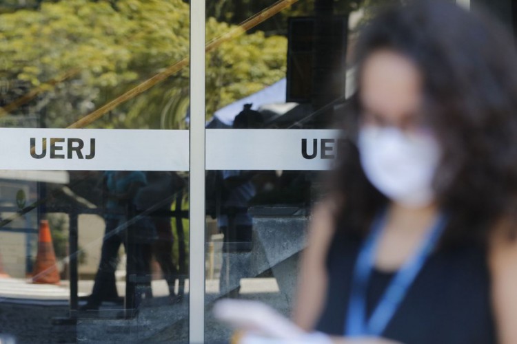 Entrada dos candidatos para o primeiro dia de provas do Exame Nacional do Ensino Médio (Enem) 2020, na Universidade Estadual do Rio de Janeiro(UERJ), na zona norte do Rio.