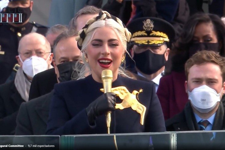 Lady Gaga canta hino dos EUA em posse de Joe Biden