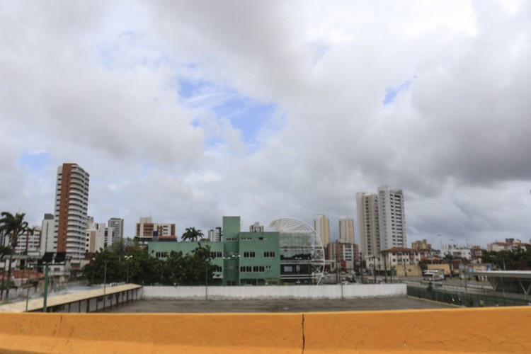 Tempo nublado em Fortaleza