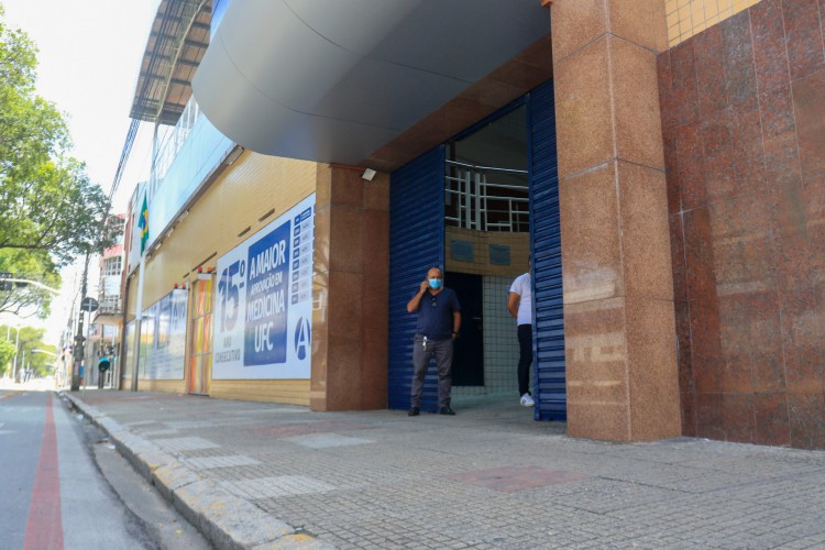 FORTALEZA, CE, BRASIL, 31-01-2021: Movimentacao fraca nos locais de prova do Enem Digital. As fotos destacam a pouca ou ausencia de alunos. (Foto: Barbara Moira/ O POVO)