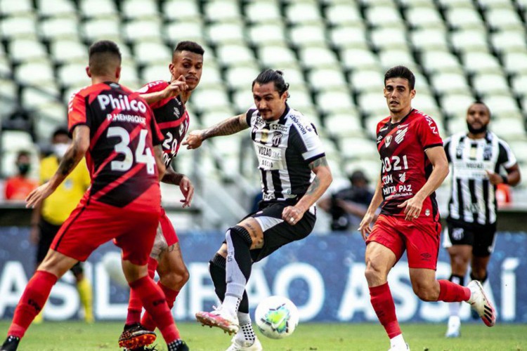 Ceará reencontra o Athletico-PR com técnico Tiago Nunes no comando