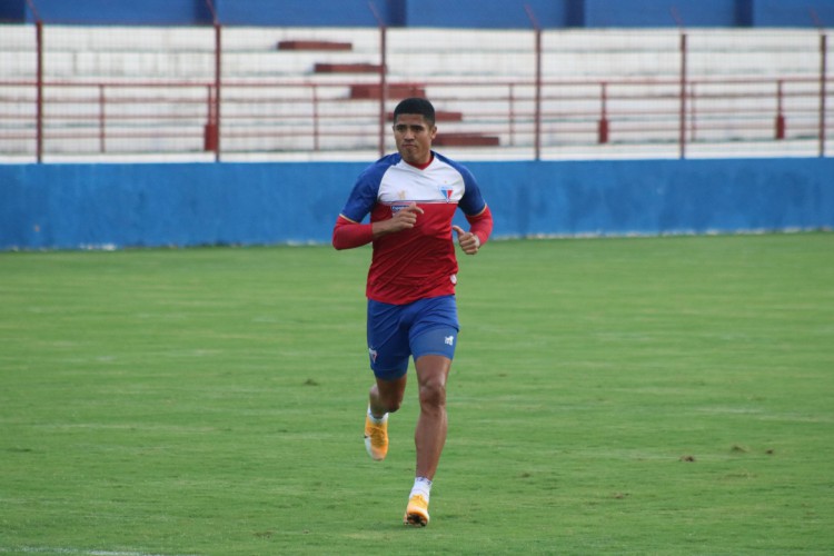 Atacante Bergson em treino do Fortaleza no Centro de Excelência Alcides Santos, no Pici