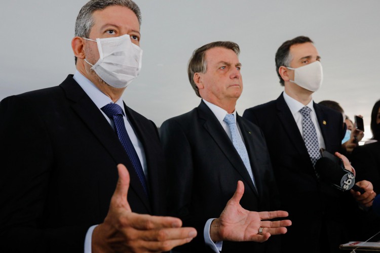 ￼Novo presidente da Câmara dos Deputados, Arthur Lira, ao lado do presidente Jair Bolsonaro e do novo líder do Senado, Rodrigo Pacheco