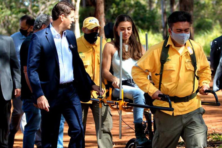 ￼Entrega de cadeiras de rodas em Parque Nacional de Brasília