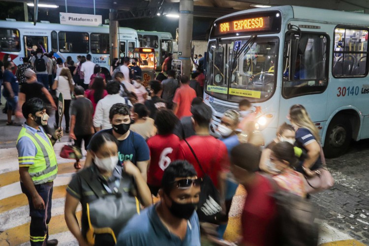 Terminal do Papicu na terça-feira, 9 de fevereiro, quando começaram a circular 50 novos ônibus na frota